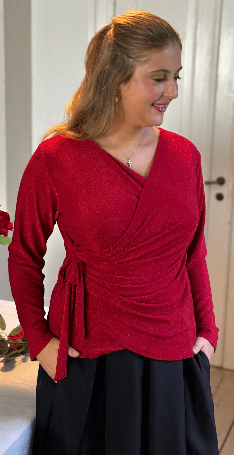 Nela glimmer bluse med wrap-effekt rød LikeLondon