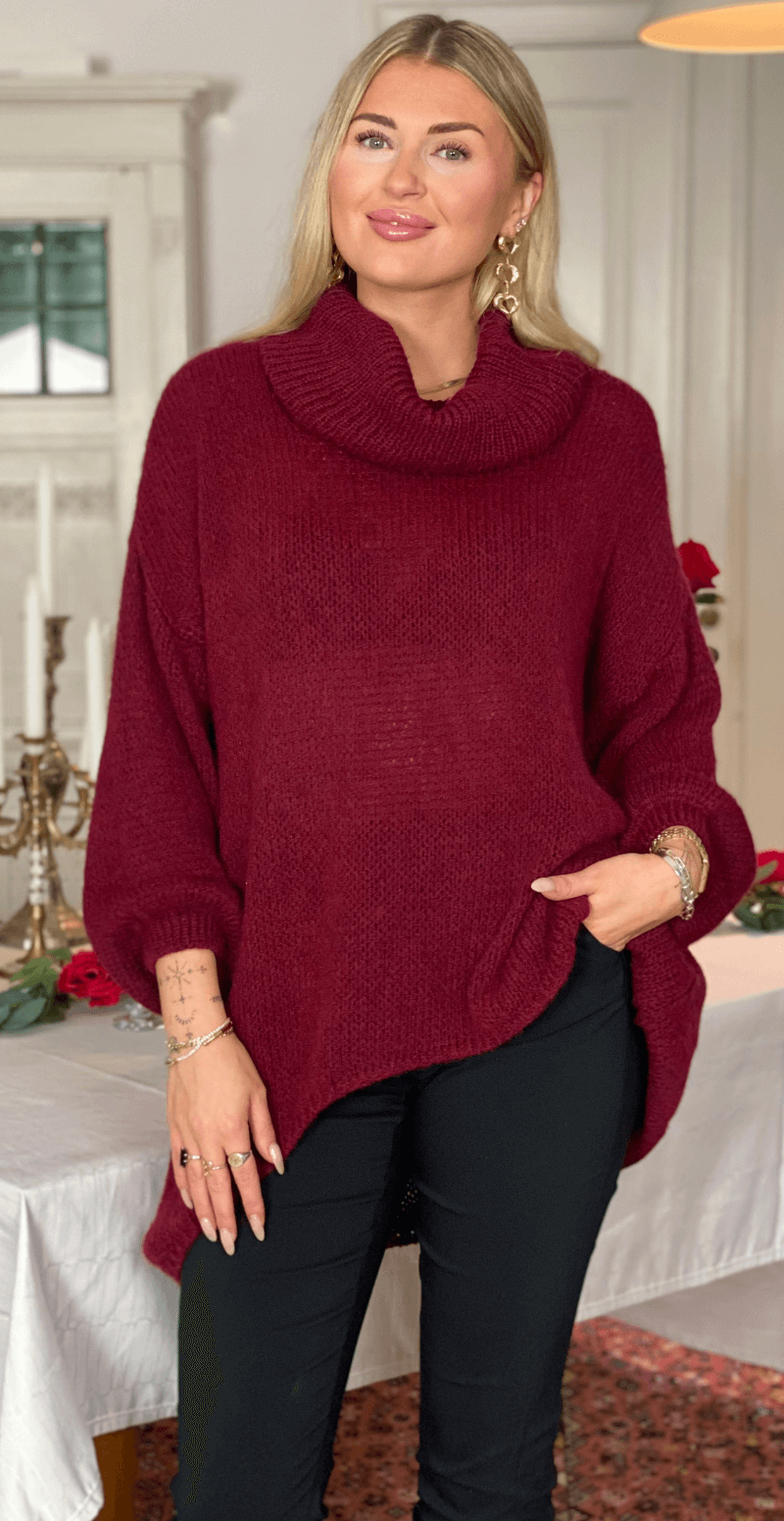 Irene uldstrik med halskrave bordeaux LikeLondon