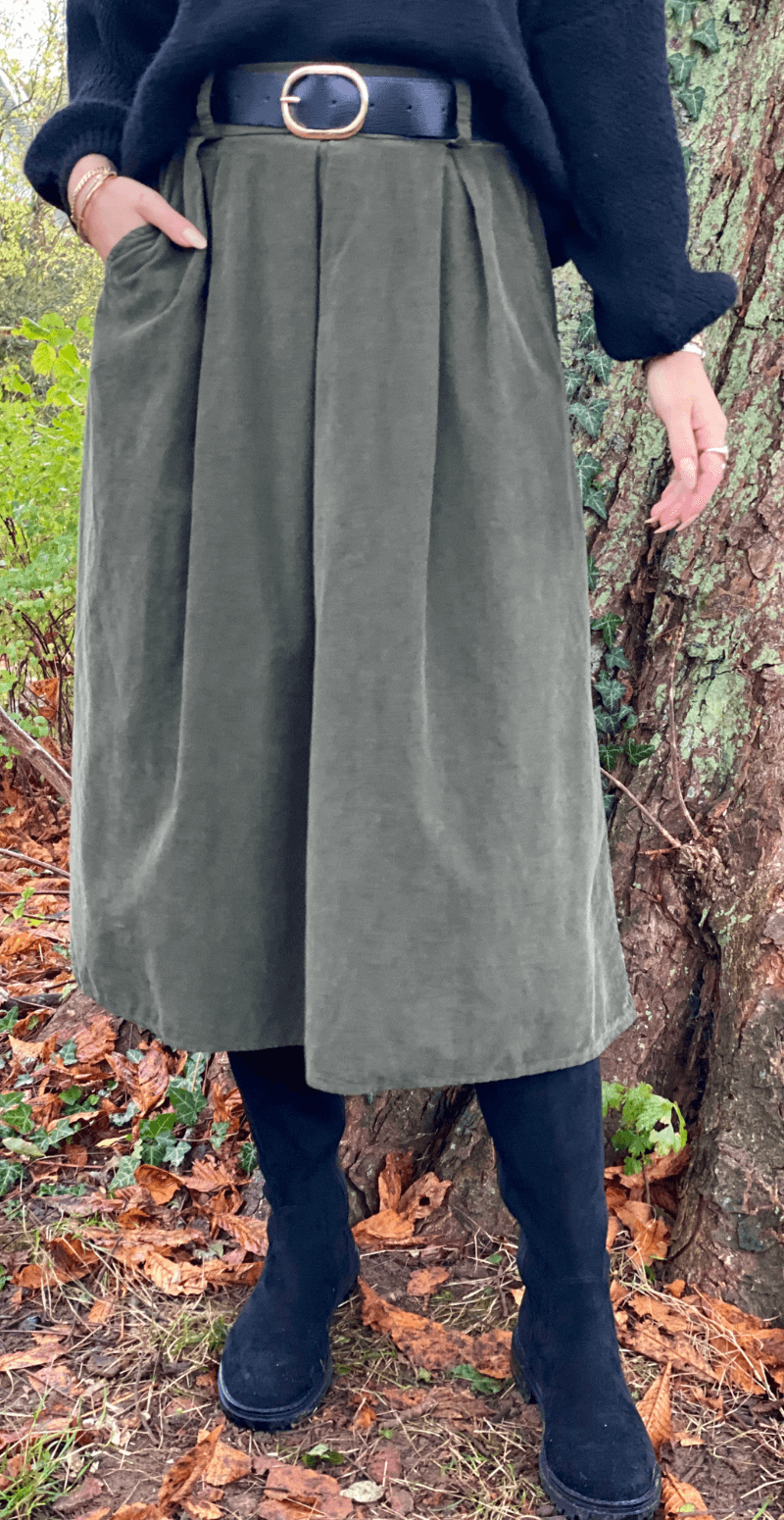 Baily fløjlsnederdel med lommer og bælte military LikeLondon