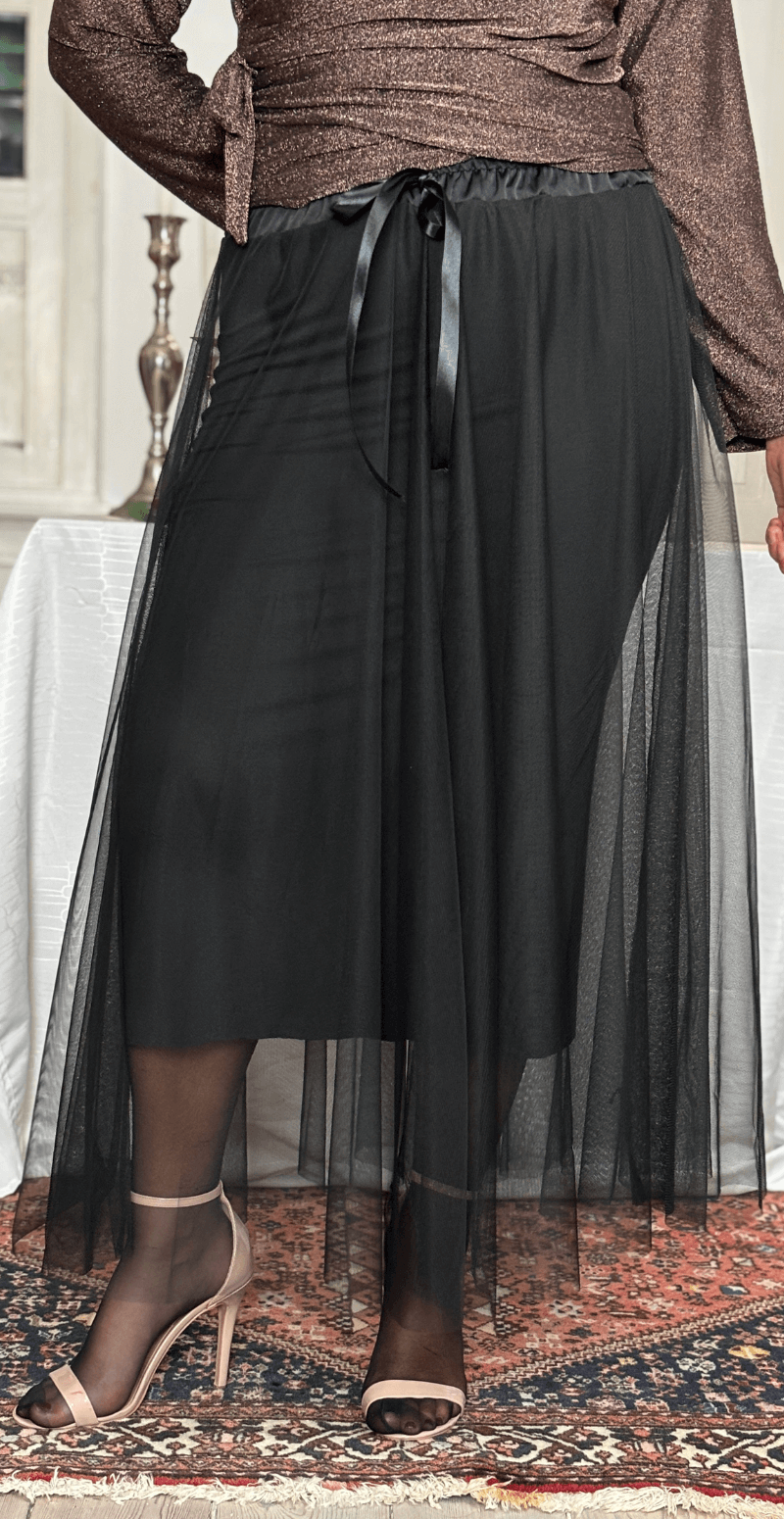 Jalen tylnederdel med satinbånd i taljen sort LikeLondon