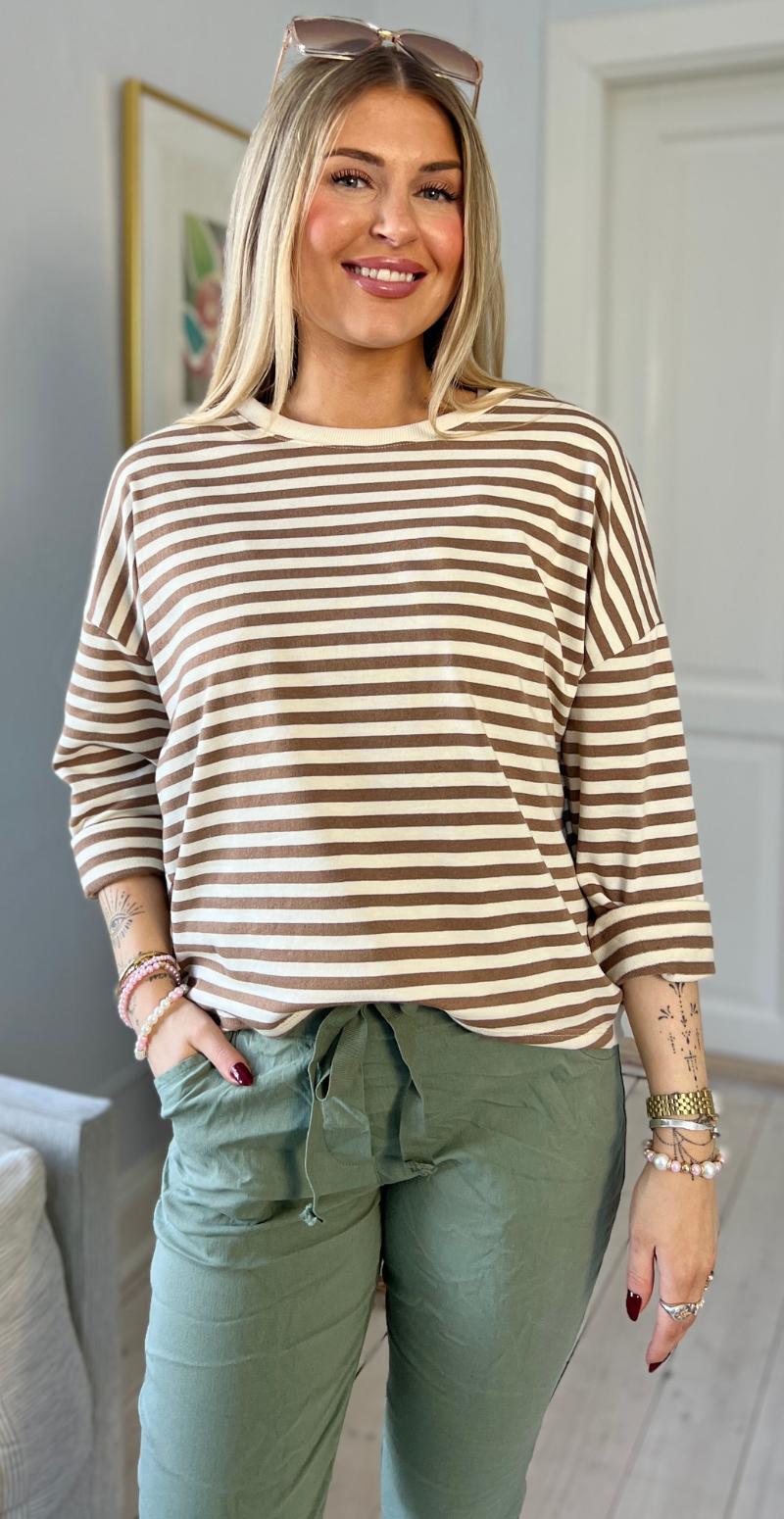 Zenia bluse i oversized pasform med striber mocca/creme LikeLondon