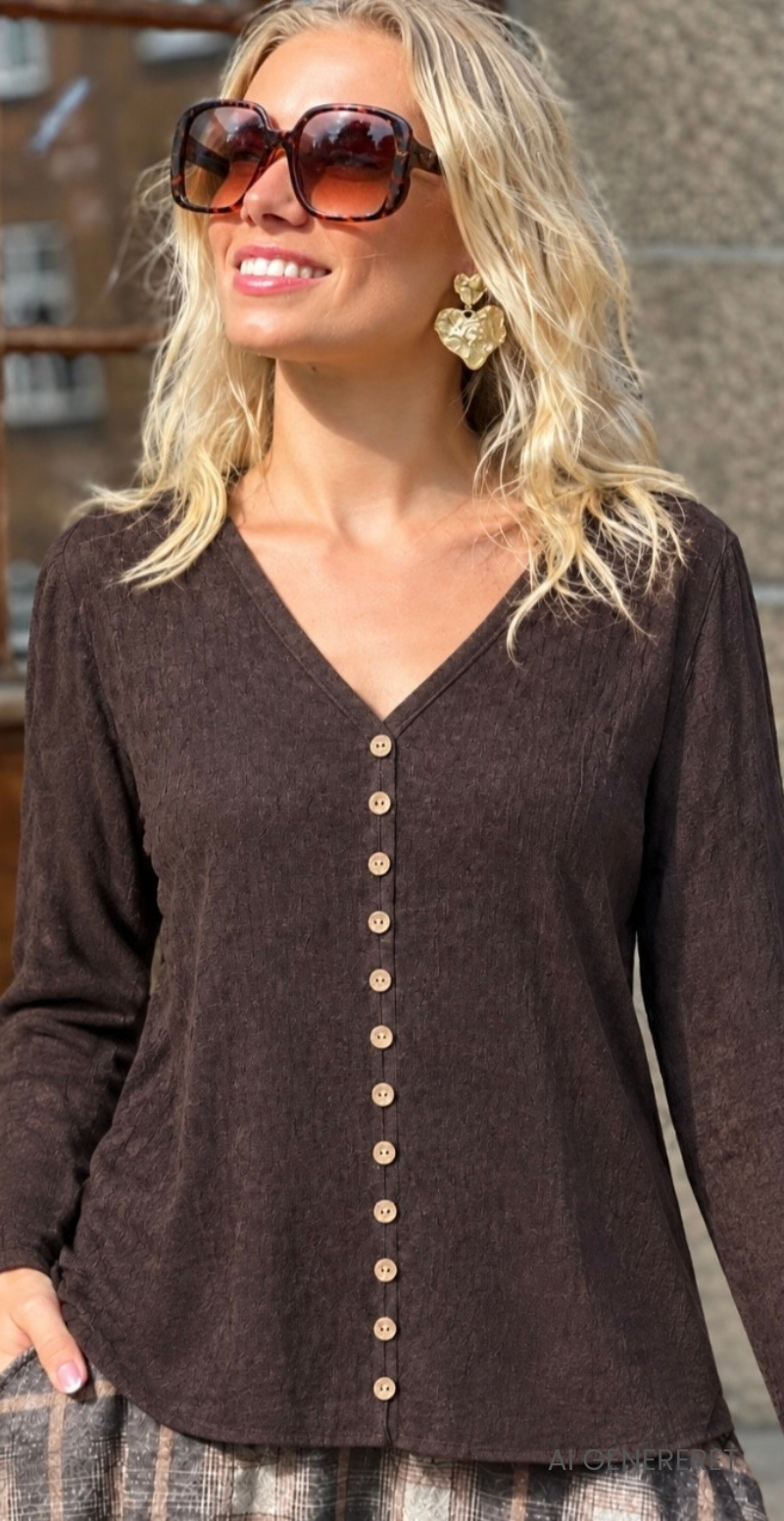 Forudbestil uge 42 Josephine bluse med pynteknapper brun LikeLondon