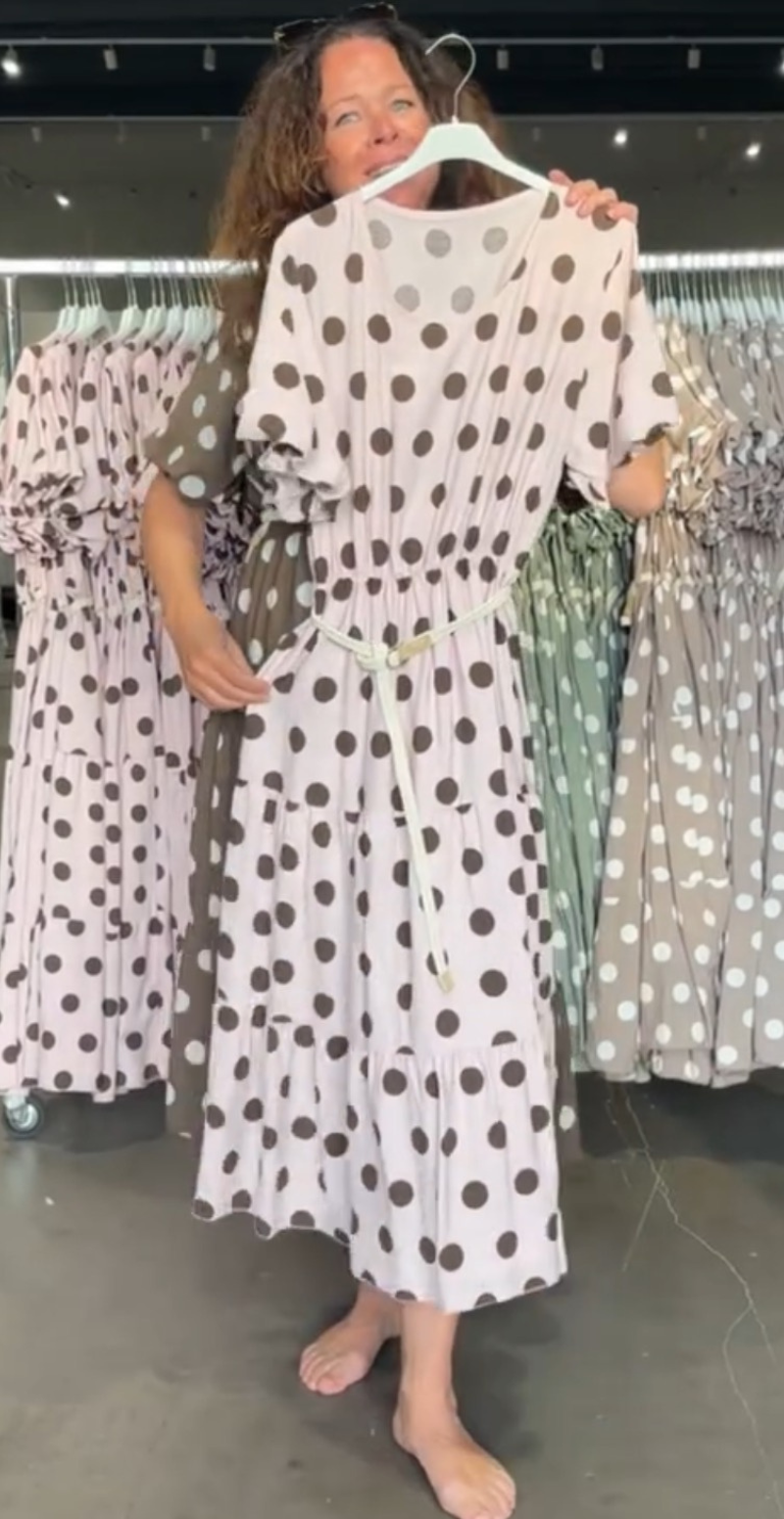 Elly kjole med dots og peplum rosa LikeLondon