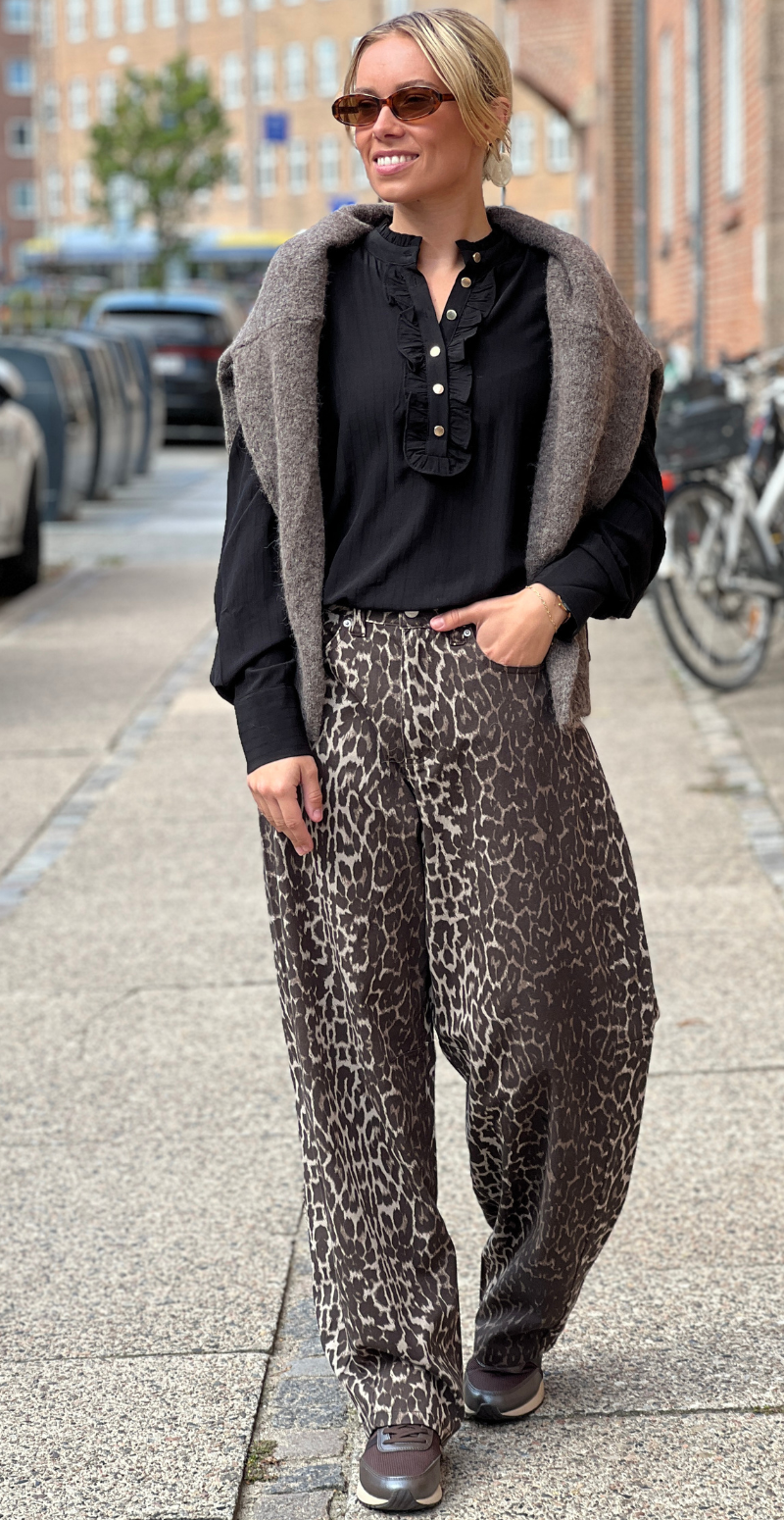 Rinna barrel jeans med leopardprint oyster gray w. granite gray Freequent