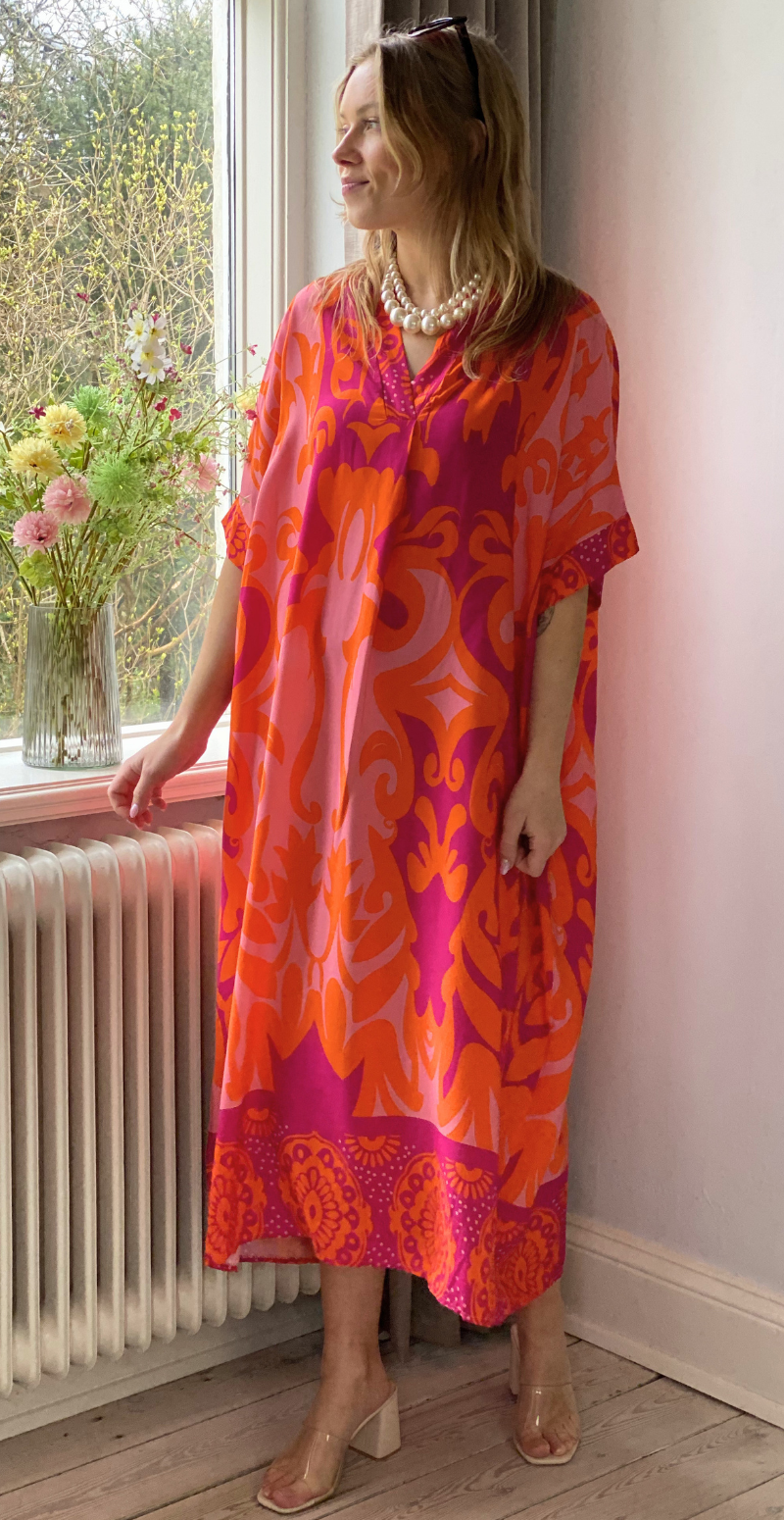 Melia kjole med mønster pink/orange LikeLondon