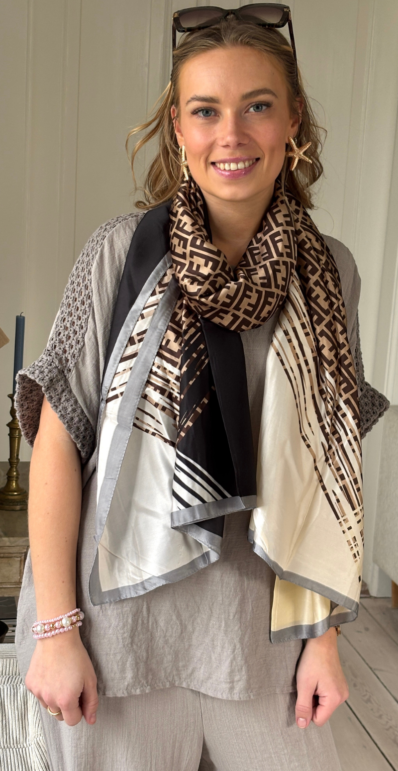 Tørklæde med "E" logo og farverigt print sort LikeLondon