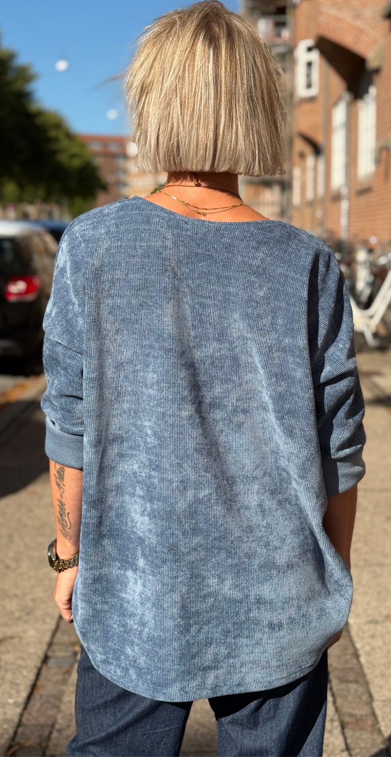 Maren bluse i velour og halskæde jeans LikeLondon
