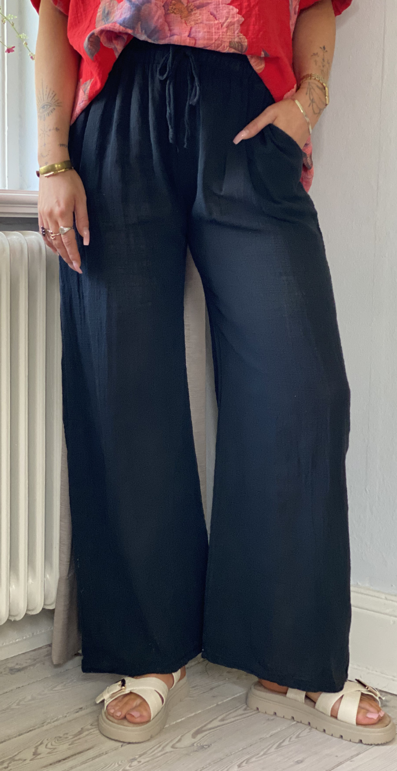 Elise ensfarvet buks sort LikeLondon