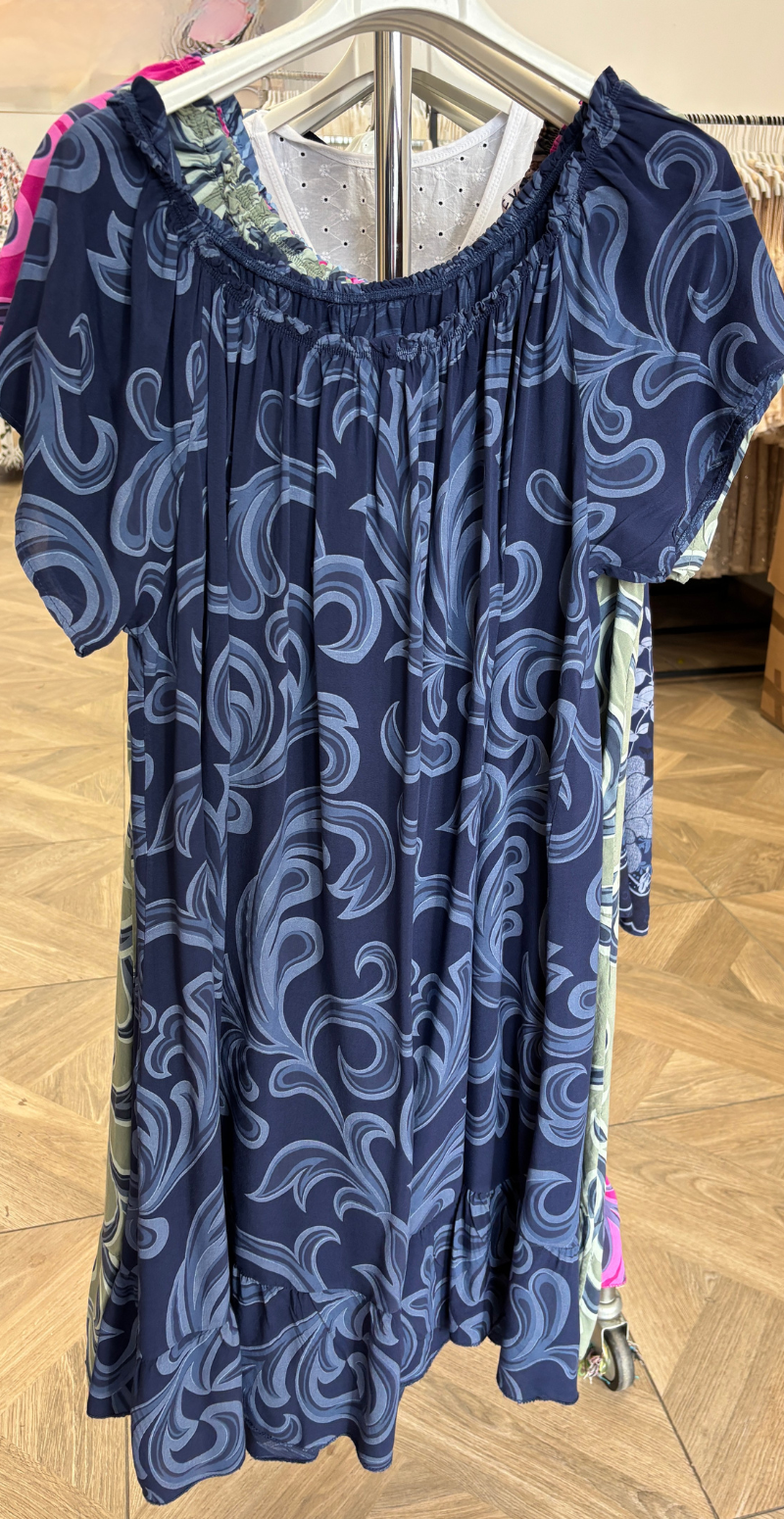 Forudbestilling uge 21 Tincha kjole med bindebånd og print navy LikeLondon
