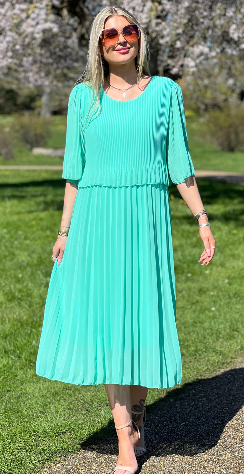Carmen plisseret kjole med elastik i taljen mint LikeLondon
