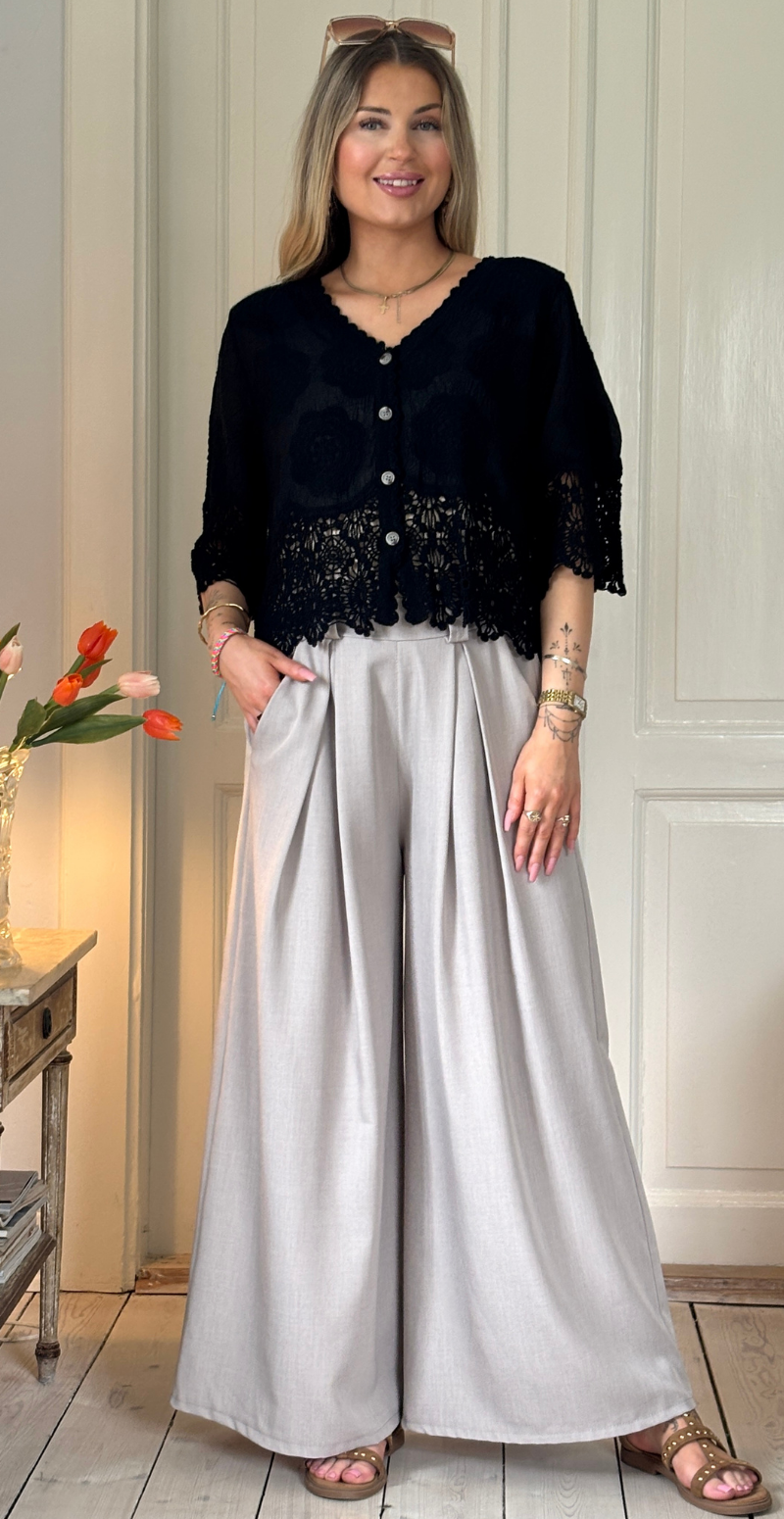 Silvia cardigan med 3/4 ærmer og hæklede kanter sort LikeLondon