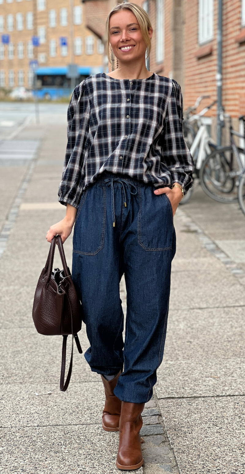 Nerissa bluse med tern og lange ærmer navy blazer w. silver mink Freequent