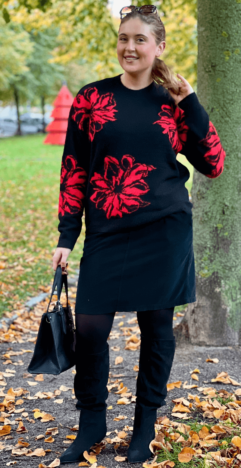 Omea strikbluse sort