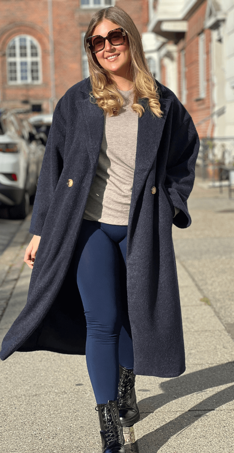 Jaqueline frakke med lommer og knapper navy LikeLondon