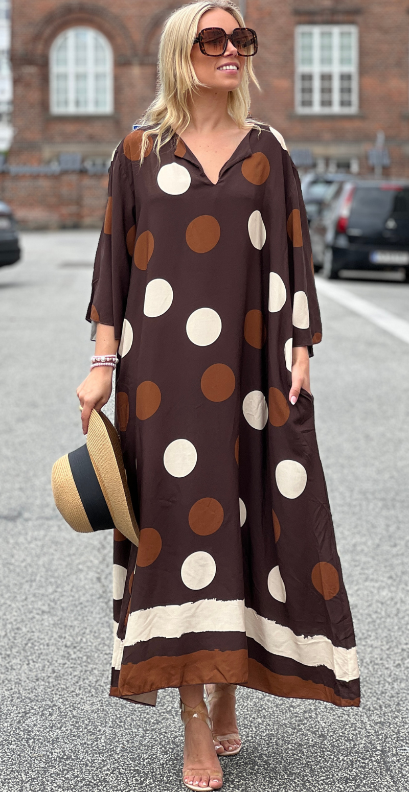 Effie lang kjole med store dots og lommer brun LikeLondon
