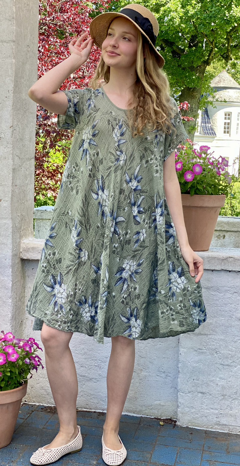Luli kjole med blomstret mønster khaki LikeLondon