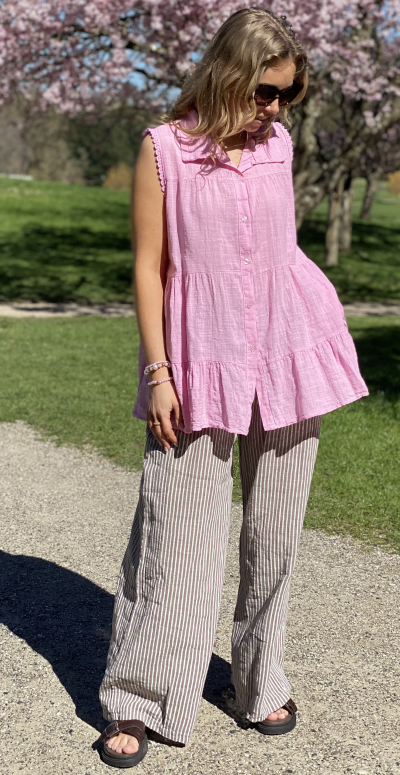 Rinda bluse uden ærmer med peplum og hæklede detaljer pink LikeLondon