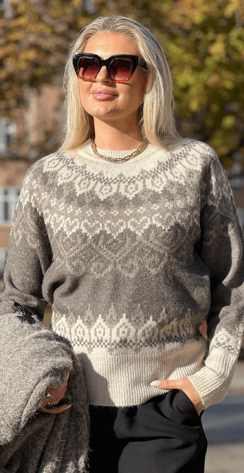 Merla pullover i uldblanding med mønster morel w. moonbeam