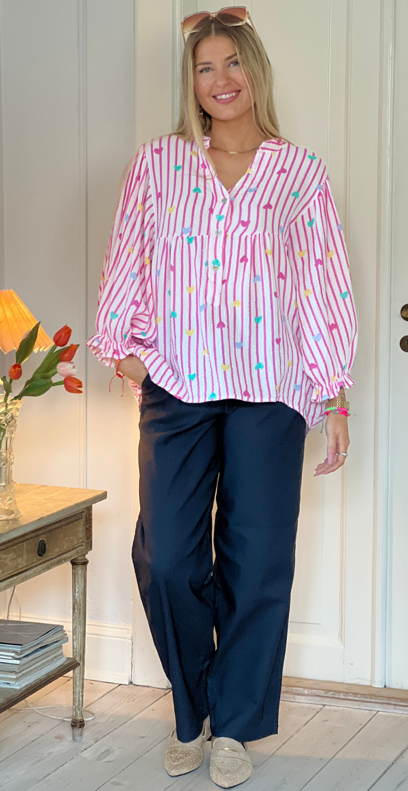 Maryah bluse med striber og hjerter fuxia LikeLondon
