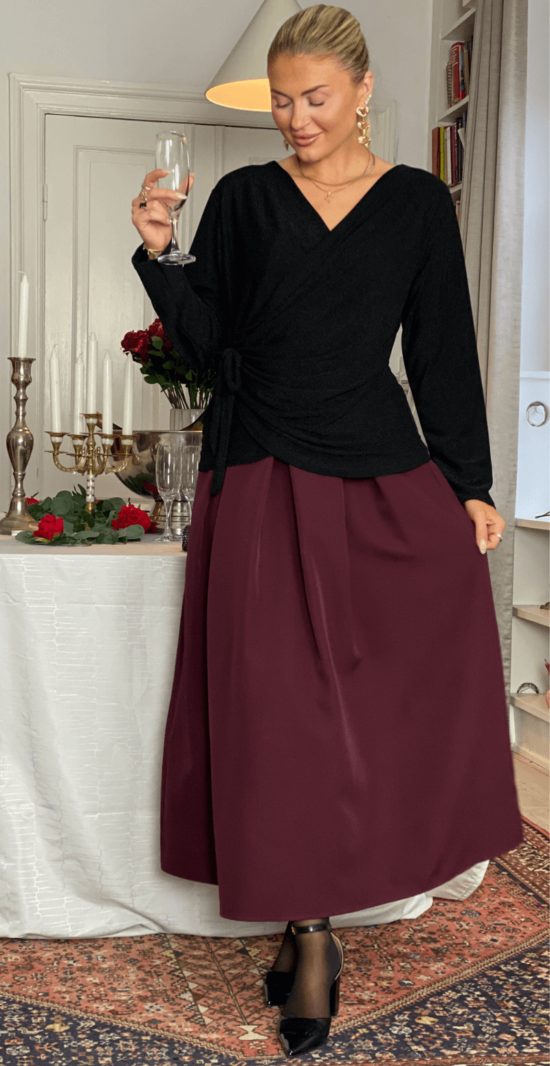 Nela glimmer bluse med wrap-effekt sort LikeLondon