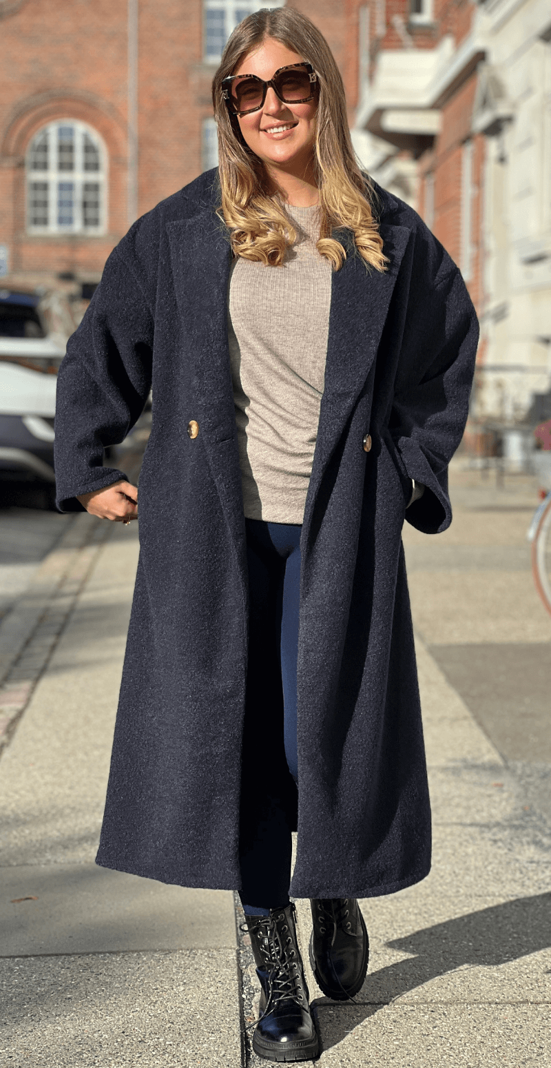 Jaqueline frakke med lommer og knapper navy LikeLondon