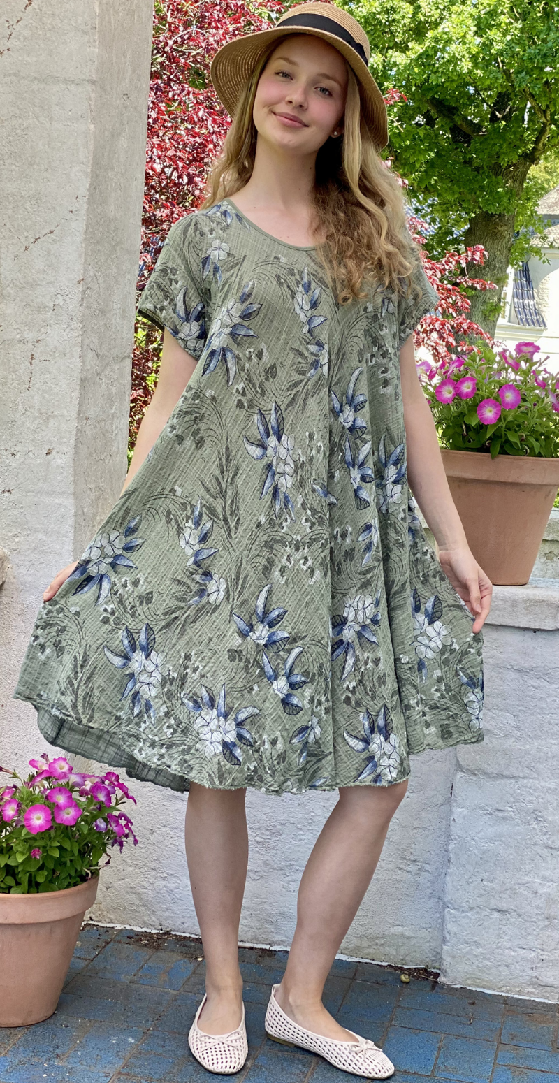Luli kjole med blomstret mønster khaki LikeLondon