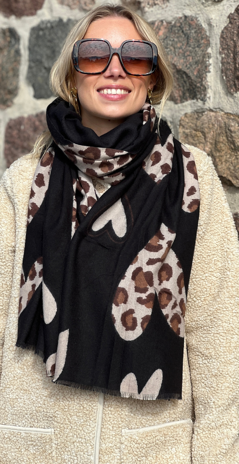 Tørklæde med leopardprint og hjerter sort LikeLondon