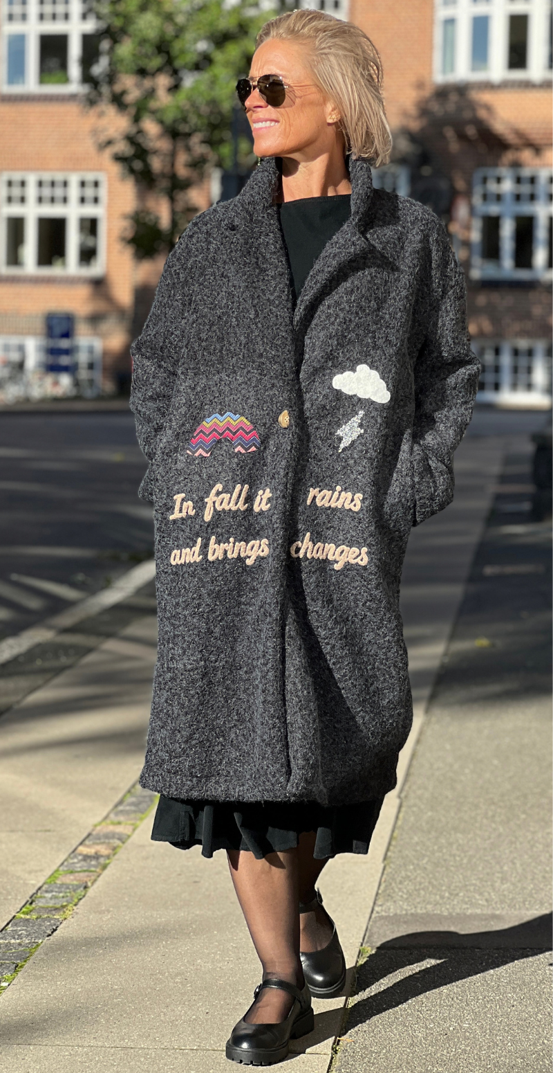 Bette frakke med patches sort LikeLondon