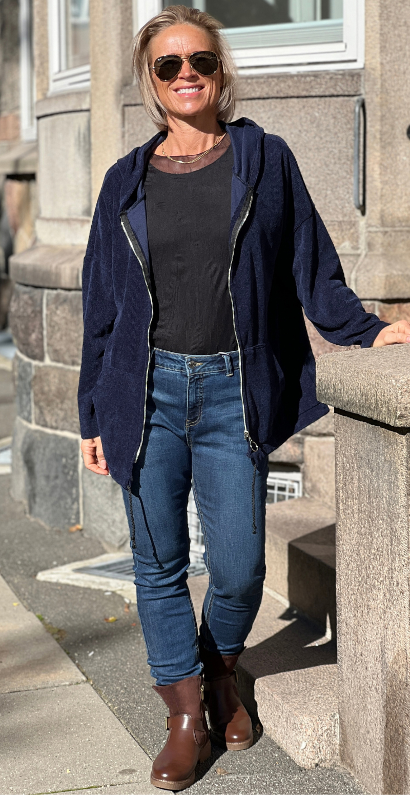 Forudbestil uge 41 Melissa fløjlscardigan med hætte og lynlås navy LikeLondon