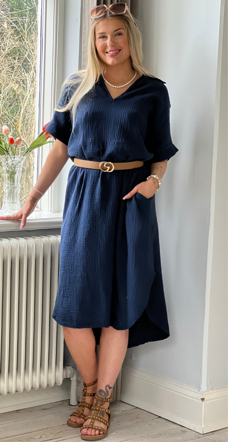 Dagmar kjole i musselin navy LikeLondon