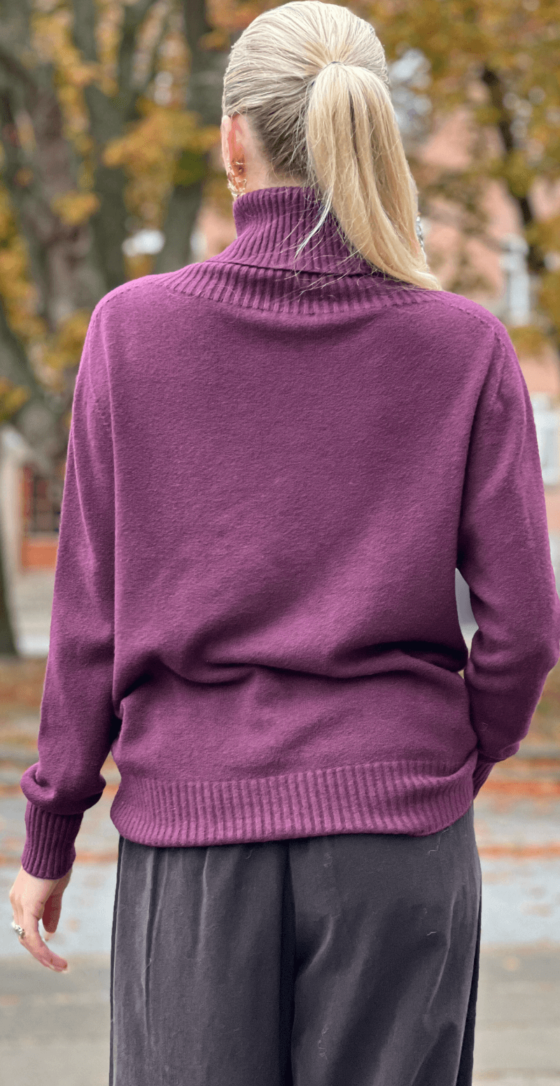 Abelone strik med rullekrave bordeaux LikeLondon