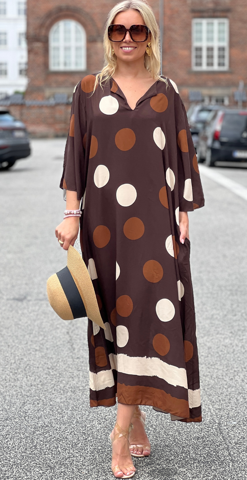 Effie lang kjole med store dots og lommer brun LikeLondon