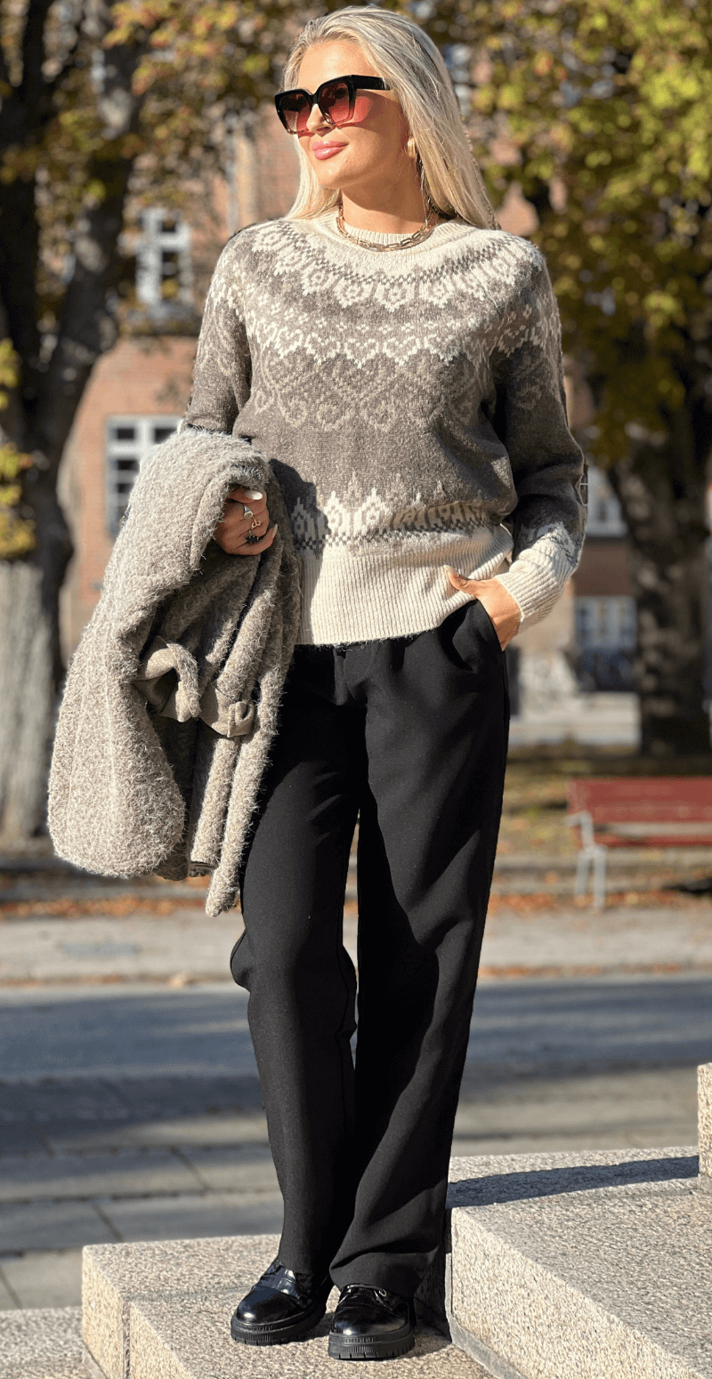 Merla pullover i uldblanding med mønster morel w. moonbeam