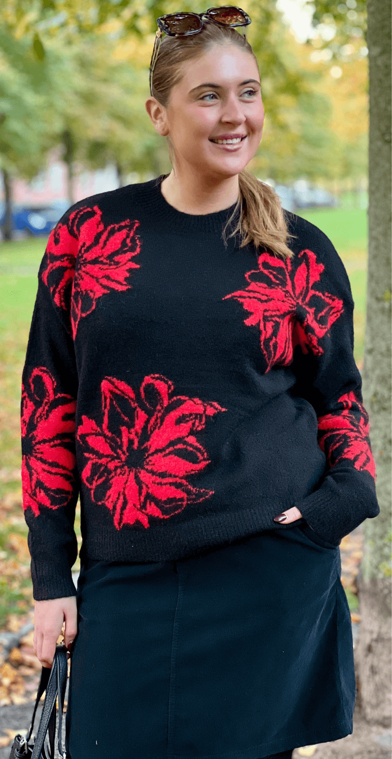 Omea strikbluse sort