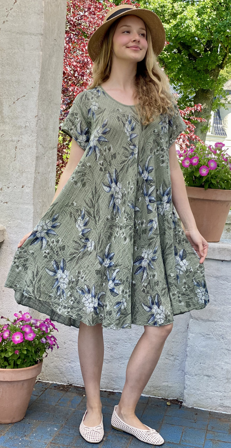 Luli kjole med blomstret mønster khaki LikeLondon