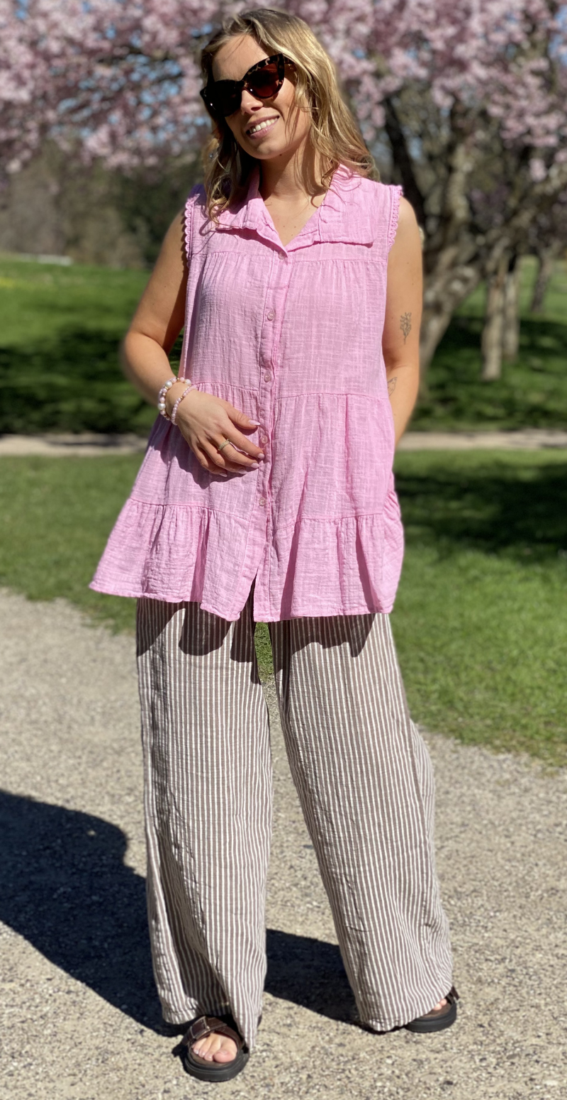 Rinda bluse uden ærmer med peplum og hæklede detaljer pink LikeLondon