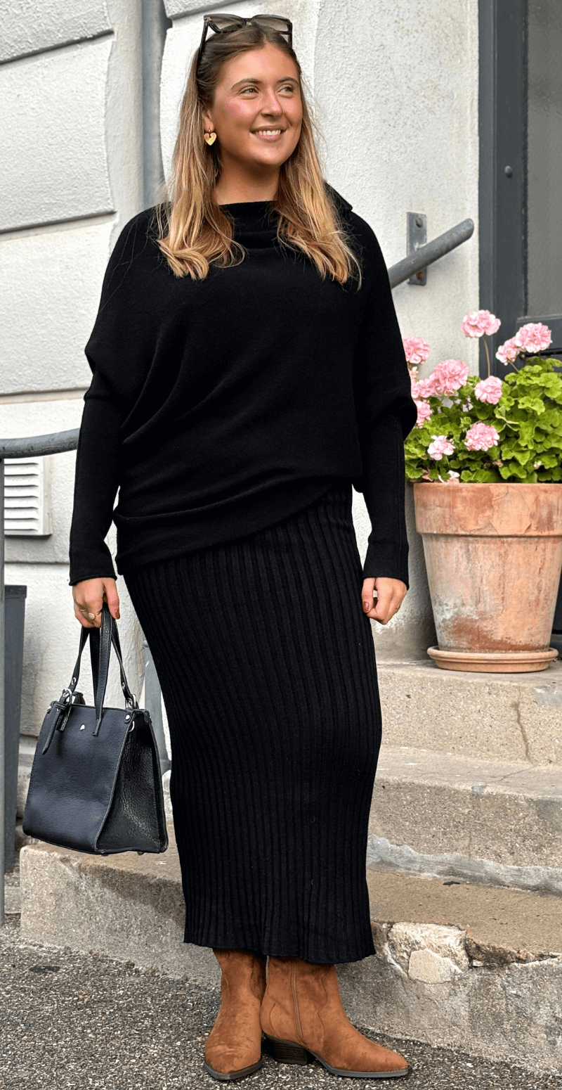 Molly striksæt med rib nederdel og asymetrisk bluse sort LikeLondon
