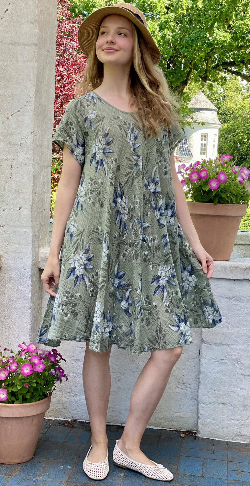 Luli kjole med blomstret mønster khaki LikeLondon