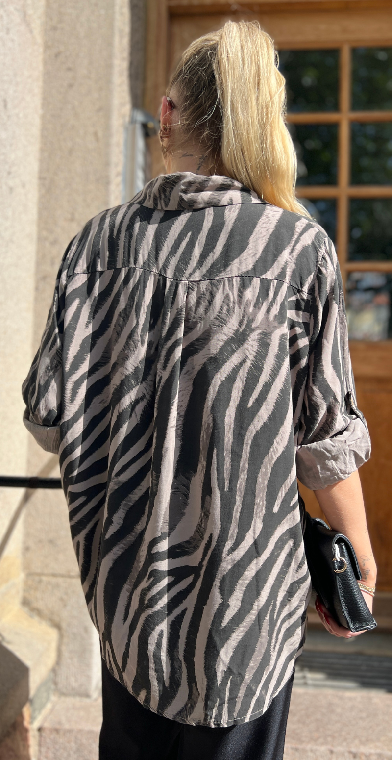 Melissa skjortebluse med zebraprint fango LikeLondon