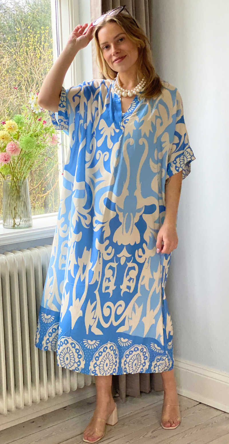 Melia kjole med mønster lysblå LikeLondon