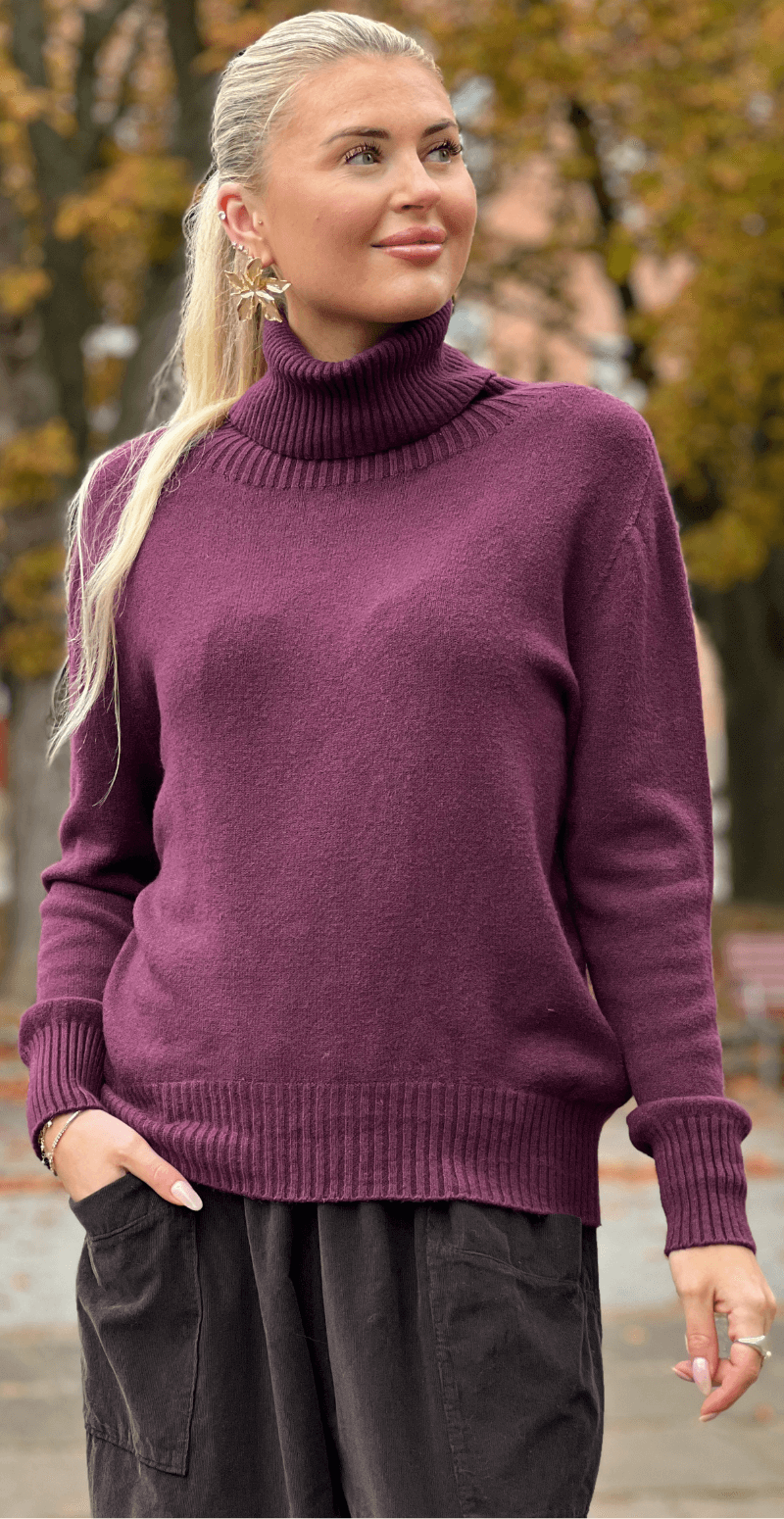 Abelone strik med rullekrave bordeaux LikeLondon