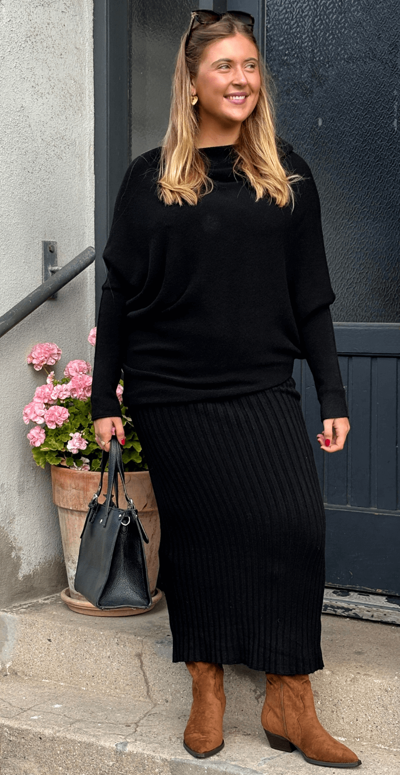 Molly striksæt med rib nederdel og asymetrisk bluse sort LikeLondon