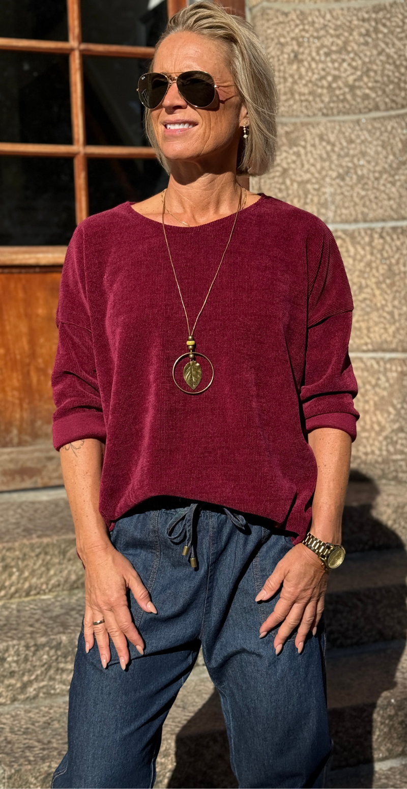 Maren bluse i velour og halskæde wine LikeLondon