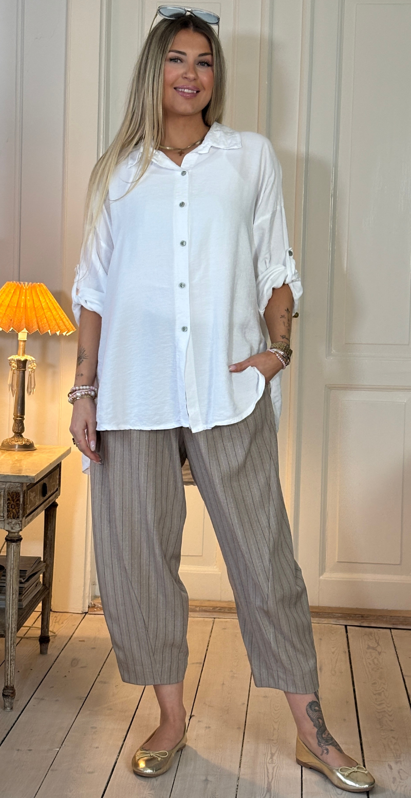 Martha skjorte med opsmøg på ærmet hvid LikeLondon