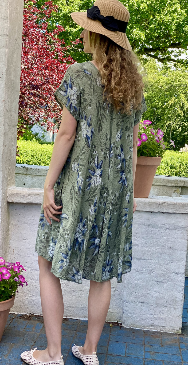 Luli kjole med blomstret mønster khaki LikeLondon