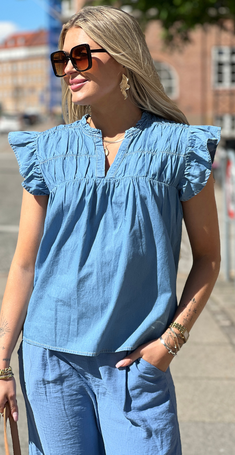 Kashe denimbluse med smock light blue denim B.young