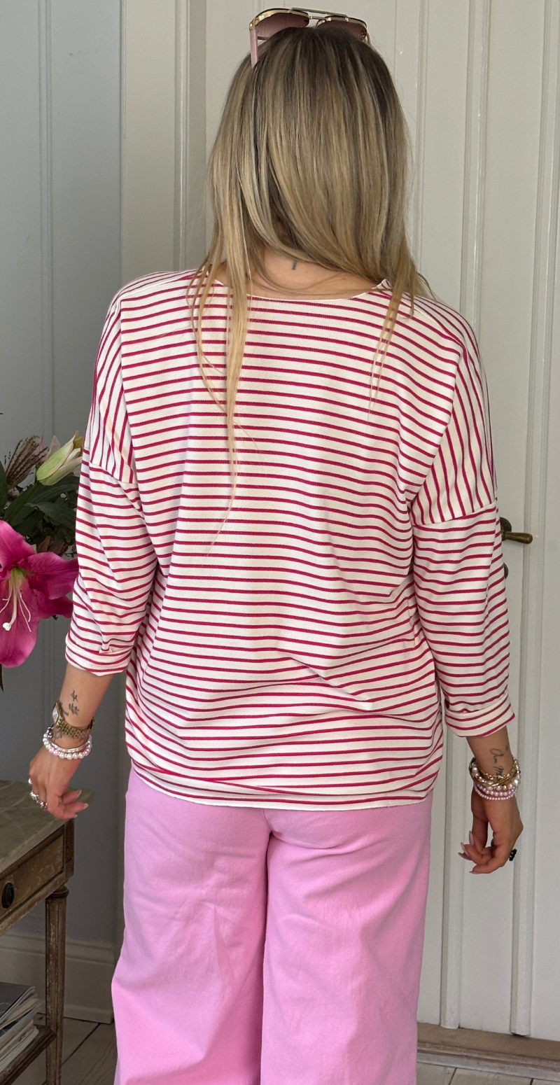 Forudbestil uge 7 Evita bluse med v-hals og striber pink LikeLondon