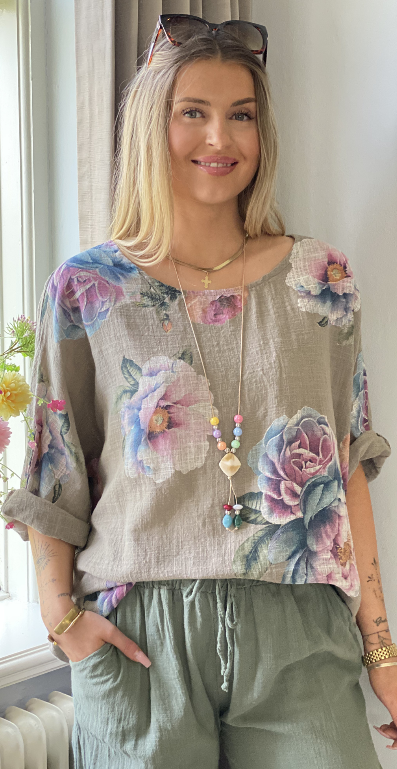 Feodora blomstret bluse med vidde og halskæde fango LikeLondon