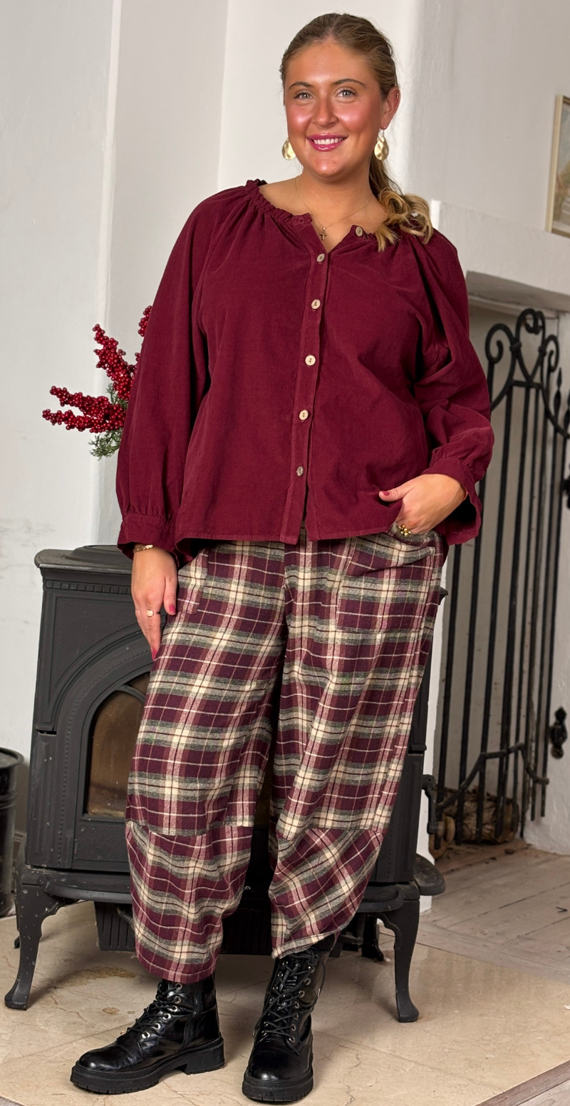 Rosina fløjls bluse med flæsedetalje bordeaux LikeLondon