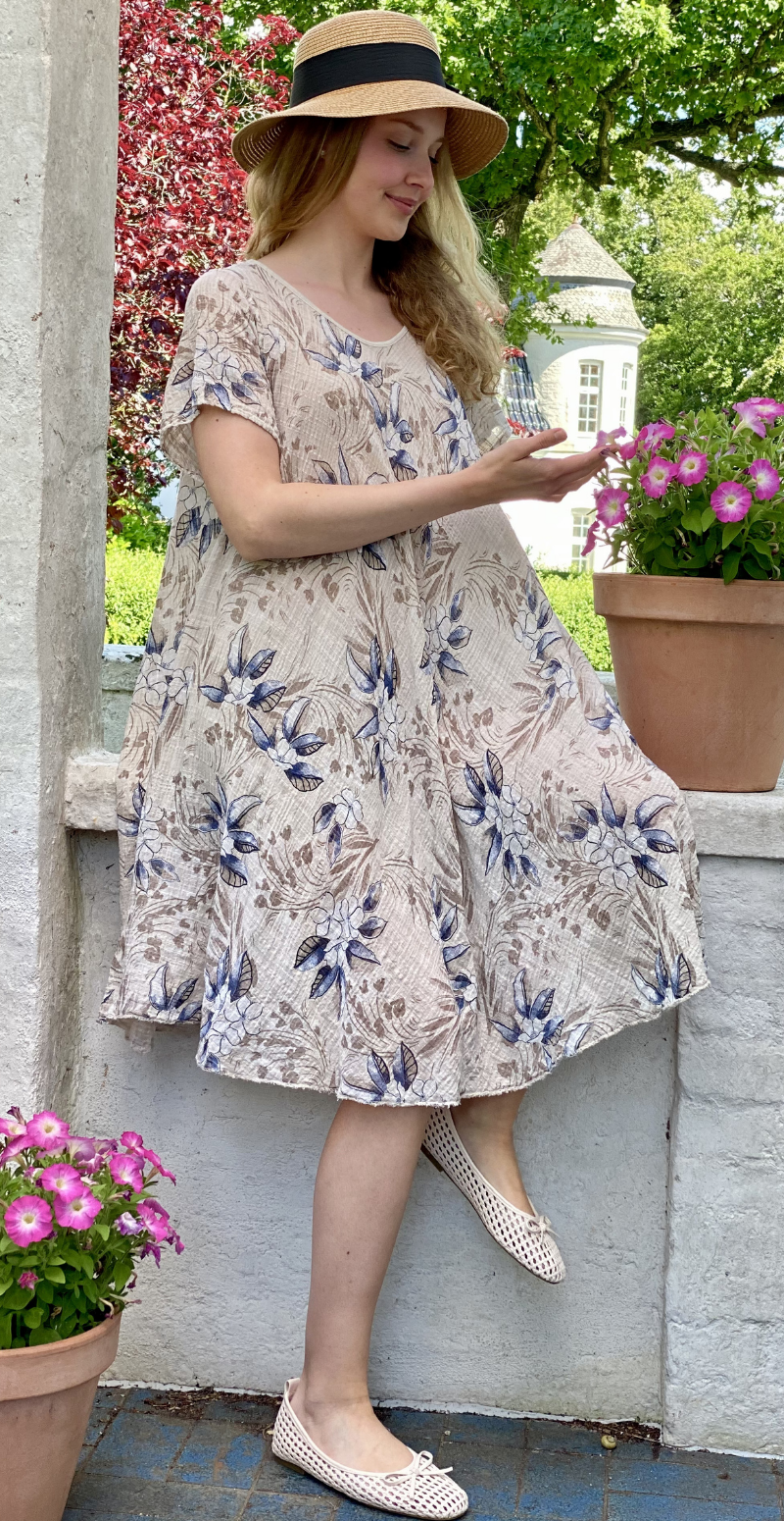 Forudbestil uge 25 Luli kjole med blomstret mønster beige LikeLondon